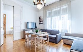 Huge Apartment In The City Center